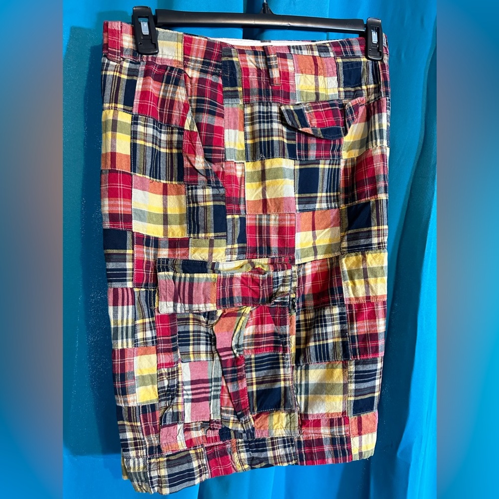 Plugg.  Casual men’s short   Cargo style.  Patchwork plaid.  Waist 40.